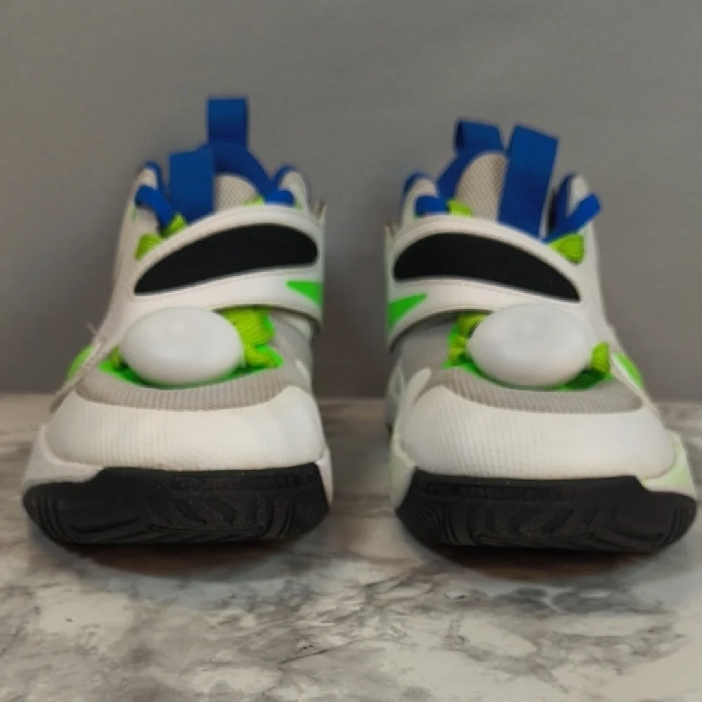 Nike Team Hustle D11 GS 'Green Strike Racer Blue' basketball shoe Size 4Y